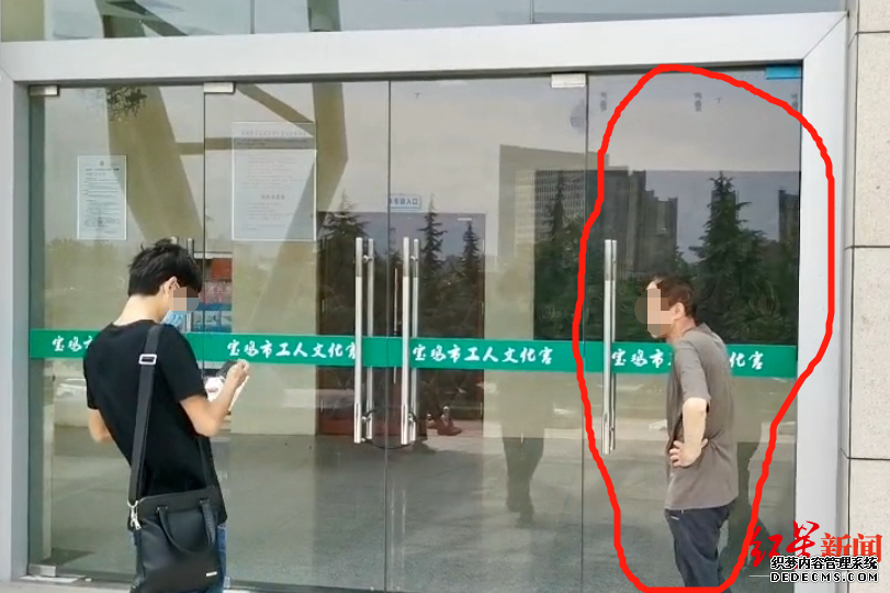 ��ˣʱ���ұ���Ĭ���沣���ɽ��������ţ�����3����ͯ��������˭�õ���