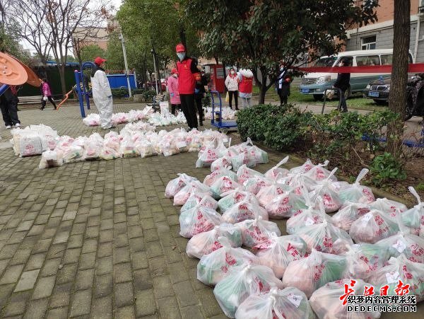 “95后”志愿者活用团购小程序,13分钟帮百名业主买热干面