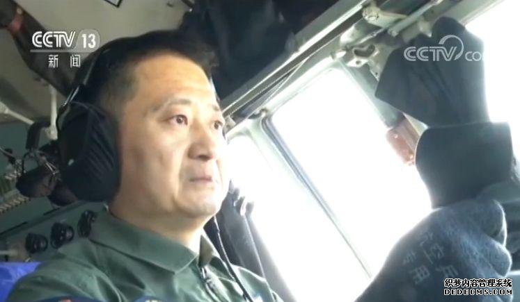 空中受阅梯队 多型找BT传奇私服预警机展示最强“空中大脑”