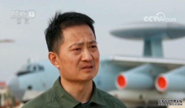 空中受阅梯队 多型找BT传奇私服预警机展示最强“空中大脑”