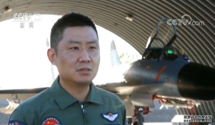 空中受阅梯队 多型找BT传奇私服预警机展示最强“空中大脑”