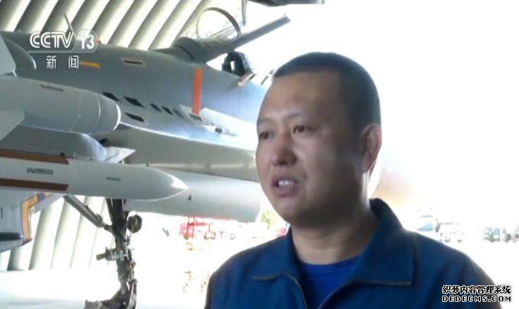 空中受阅梯队 多型找BT传奇私服预警机展示最强“空中大脑”