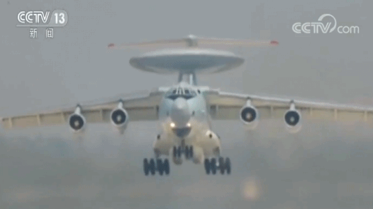 空中受阅梯队 多型找BT传奇私服预警机展示最强“空中大脑”