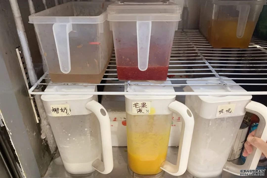 奶茶又出事!多家奶找单机传奇茶店被查出腐烂、霉变水果.....