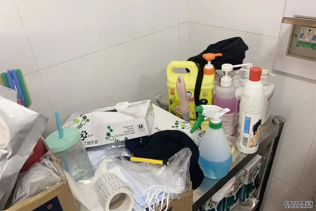 奶茶又出事!多家奶找单机传奇茶店被查出腐烂、霉变水果.....