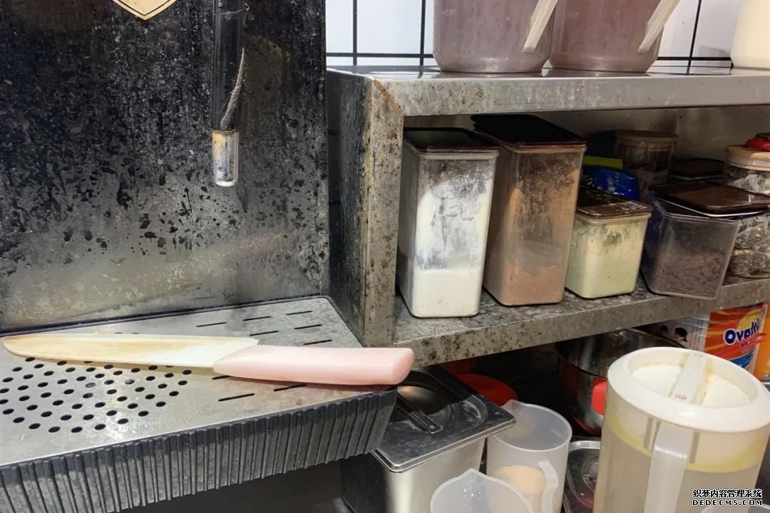 奶茶又出事!多家奶找单机传奇茶店被查出腐烂、霉变水果.....