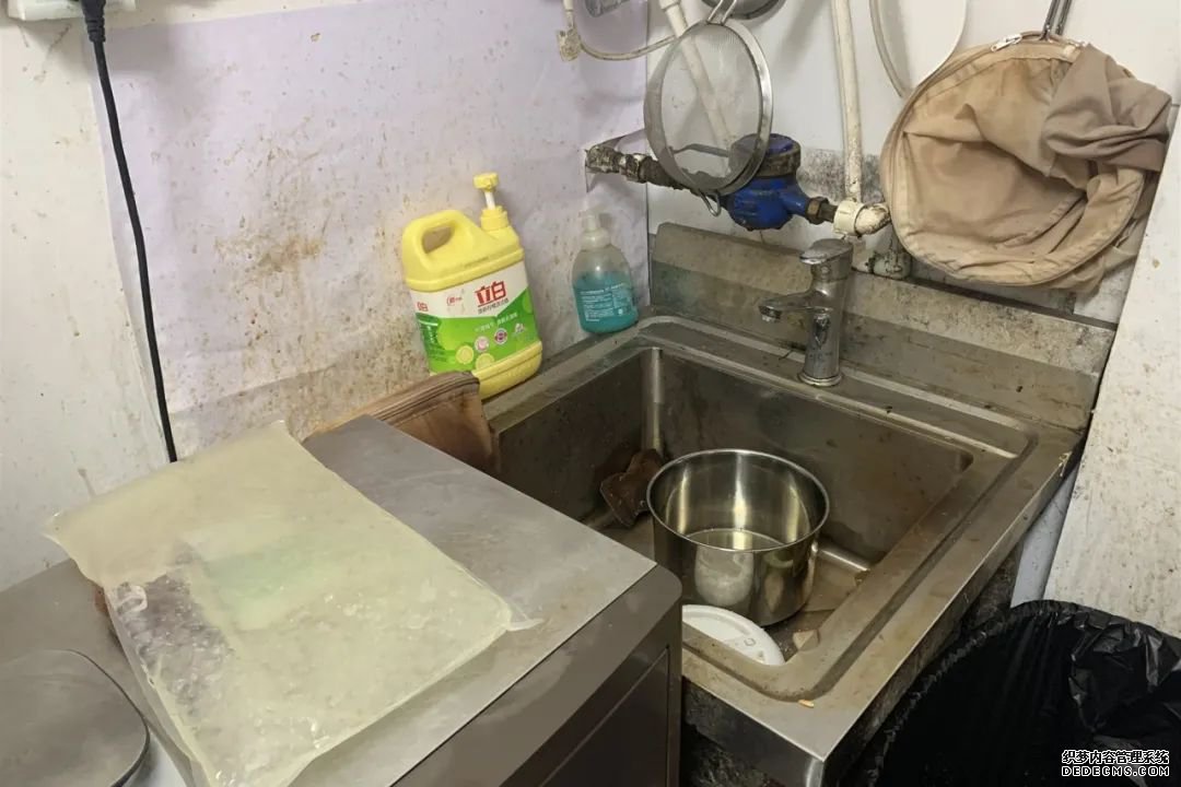 奶茶又出事!多家奶找单机传奇茶店被查出腐烂、霉变水果.....