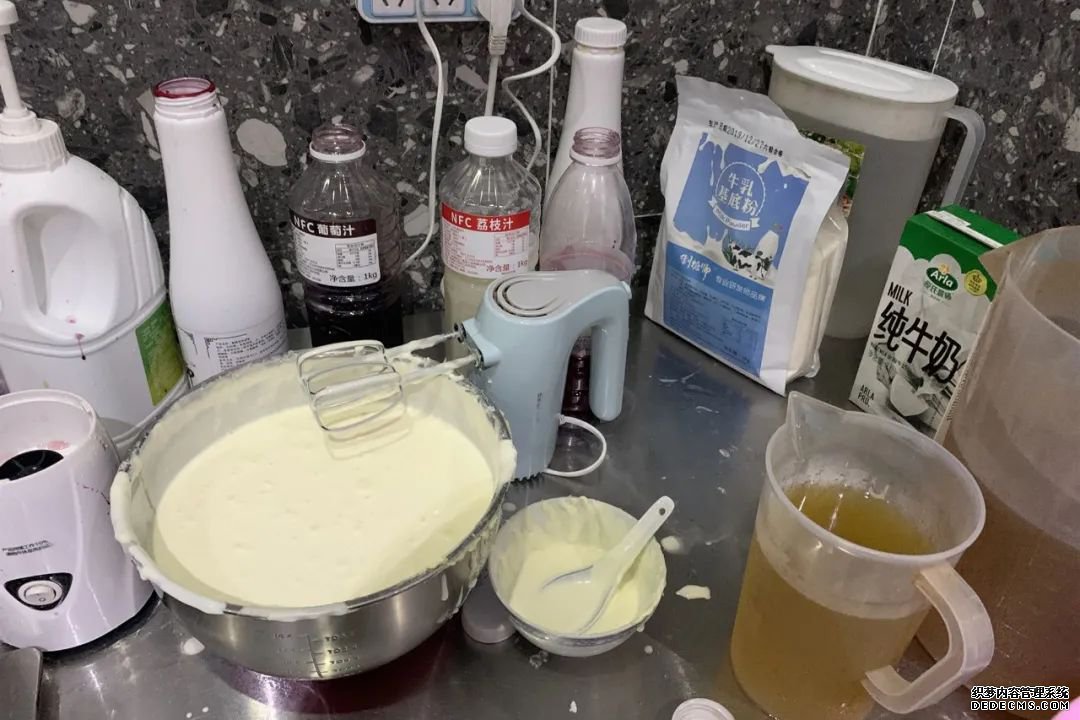 奶茶又出事!多家奶找单机传奇茶店被查出腐烂、霉变水果.....