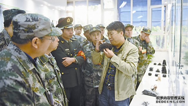 中華人民找轻变传奇私服共和國國防部