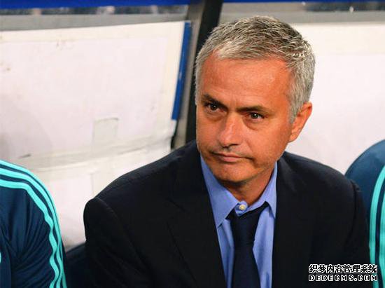 青年演员胡歌主演的教练穆奇,在剧中也称为“穆帅”,有没有让你想到世界级名帅穆里尼奥?